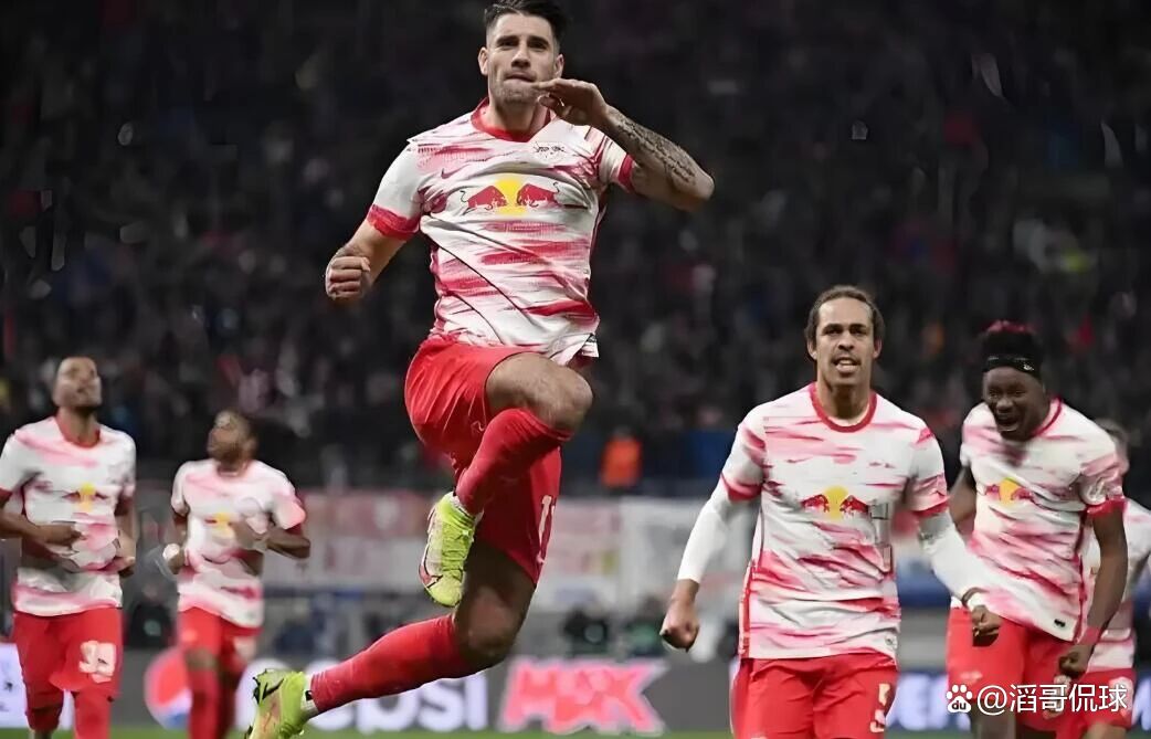 包含转折点莱比锡再遭质疑，英超赛后攻防权衡，悬念犹存，数据趋势出现新变化的词条