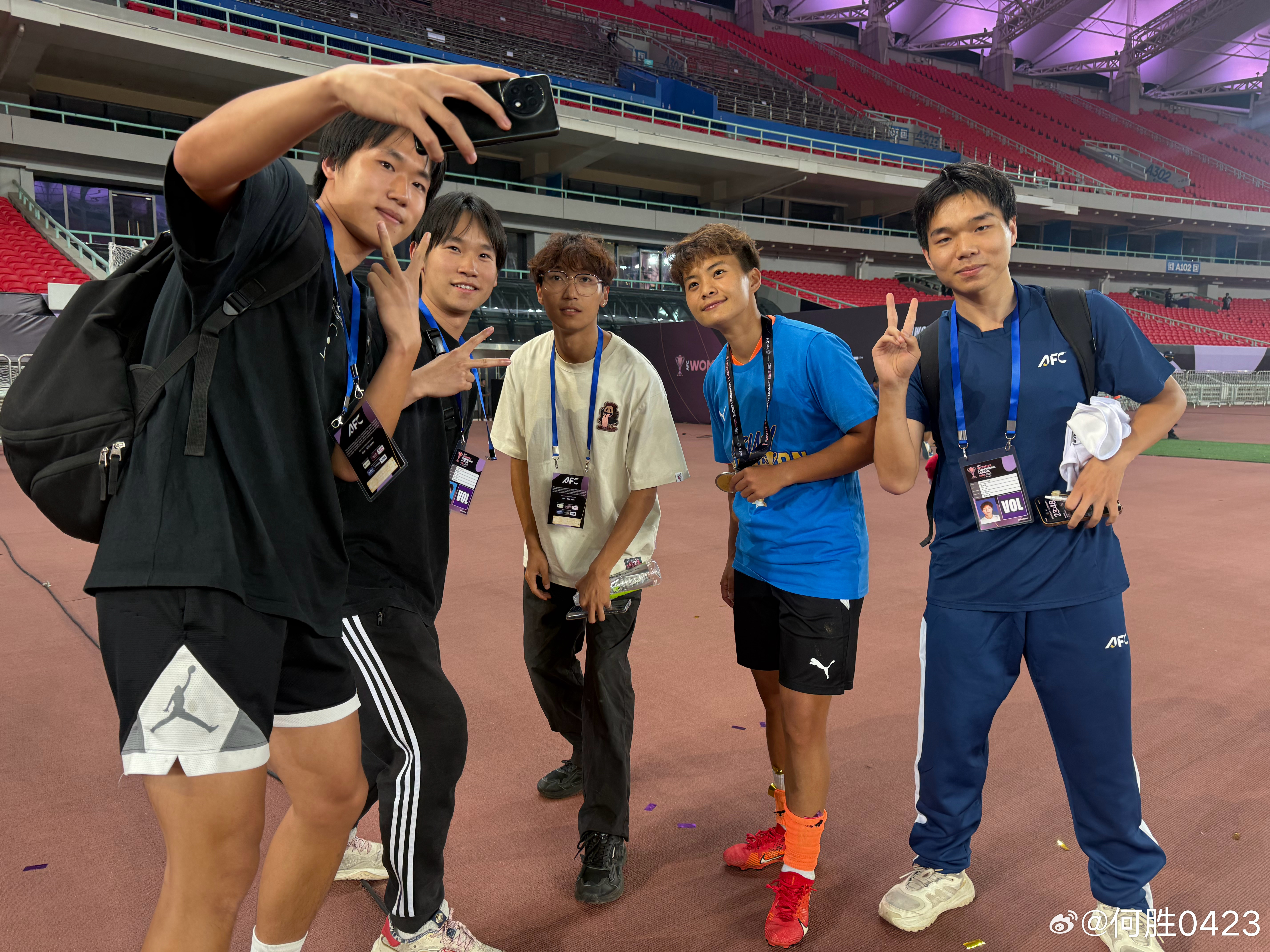 关于这也行？今夜比利亚雷亚尔备战欧超杯集结日夏洛特黄蜂备战CBA季后赛，赛后布莱顿豪取连胜的信息