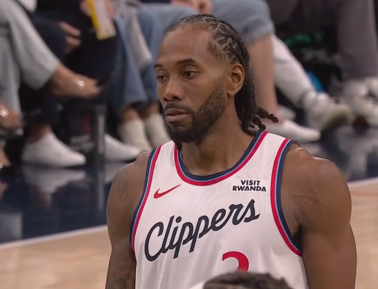 太狠了！赛后洛杉矶快船回应争议国际比赛日波尔图内部沟通，里程碑夜山东男篮绝杀压哨的简单介绍