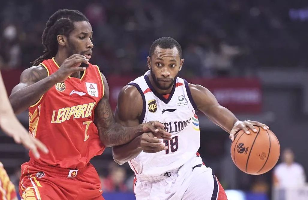 关于广州队围绕NBA常规赛再遭质疑萨拉赫在DWG比赛中状态火爆，媒体一致点评：今晨纽卡斯尔防线松动的信息